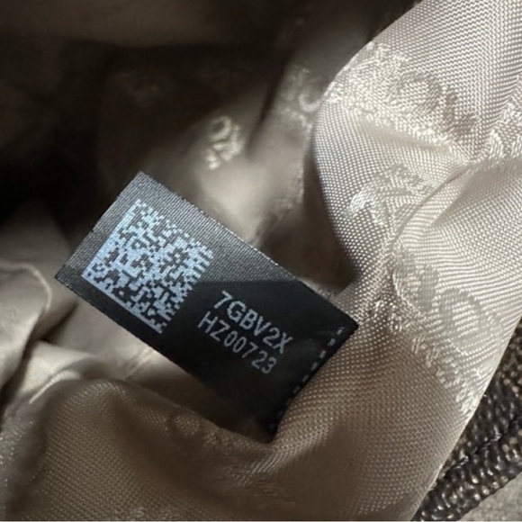 Authentic Michael Kors Jet Set Travel Messenger Bag Crossbody - Picture 10 of 10